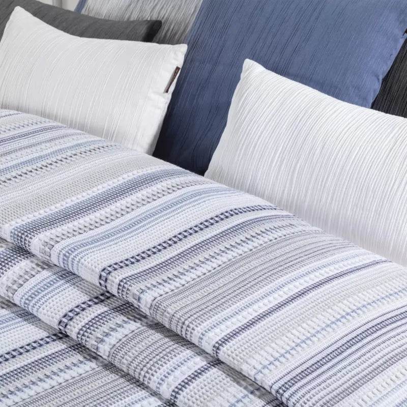Mestiere Reversible Jacquard Bedspread 1 - Urban Home