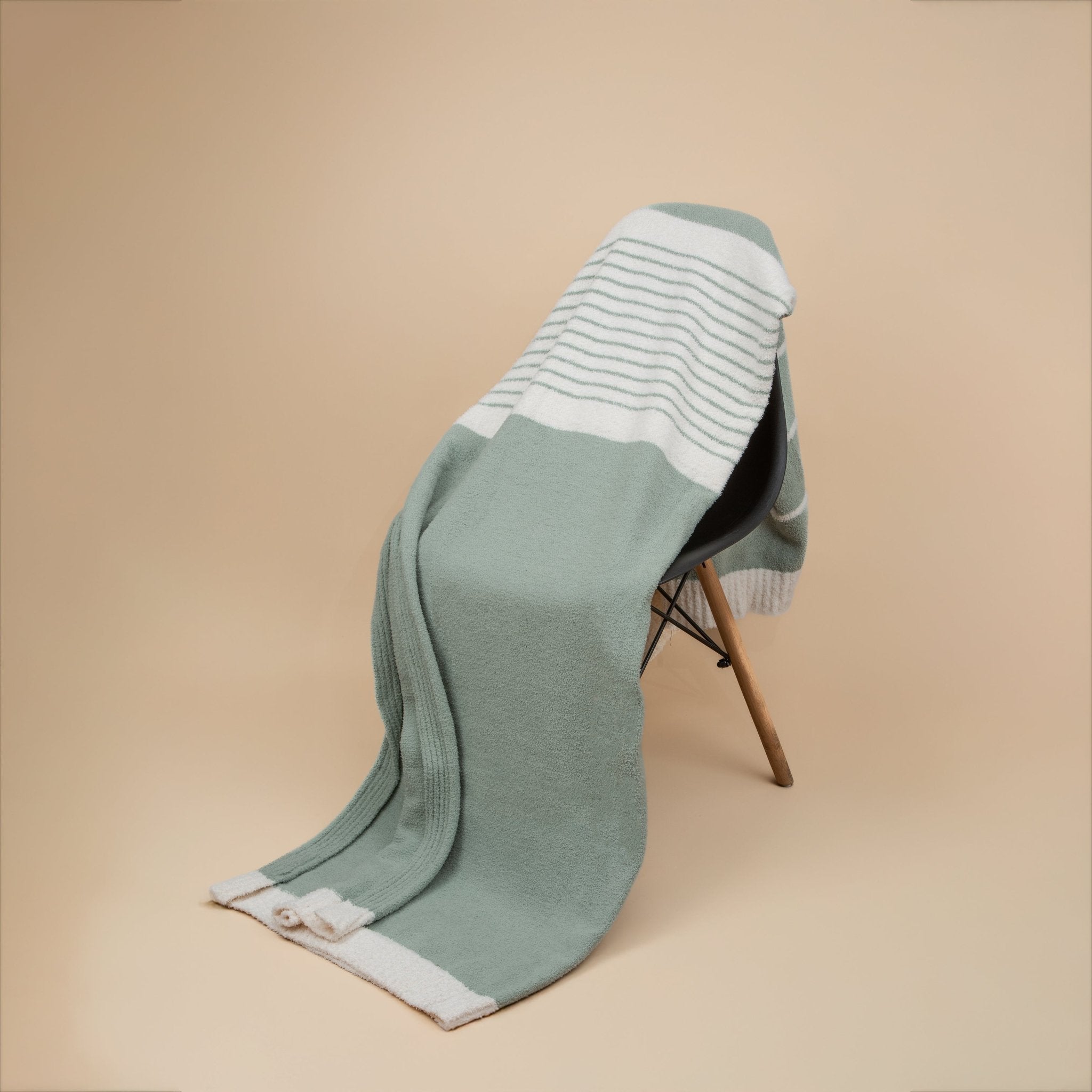 Cannon Feather Knit Throw – 127x152 cm – Green - Urban Home