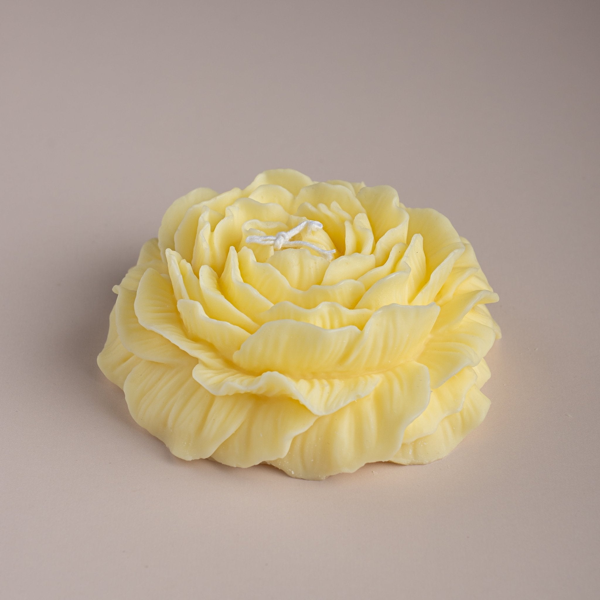 Colorful single flower candle - Urban Home