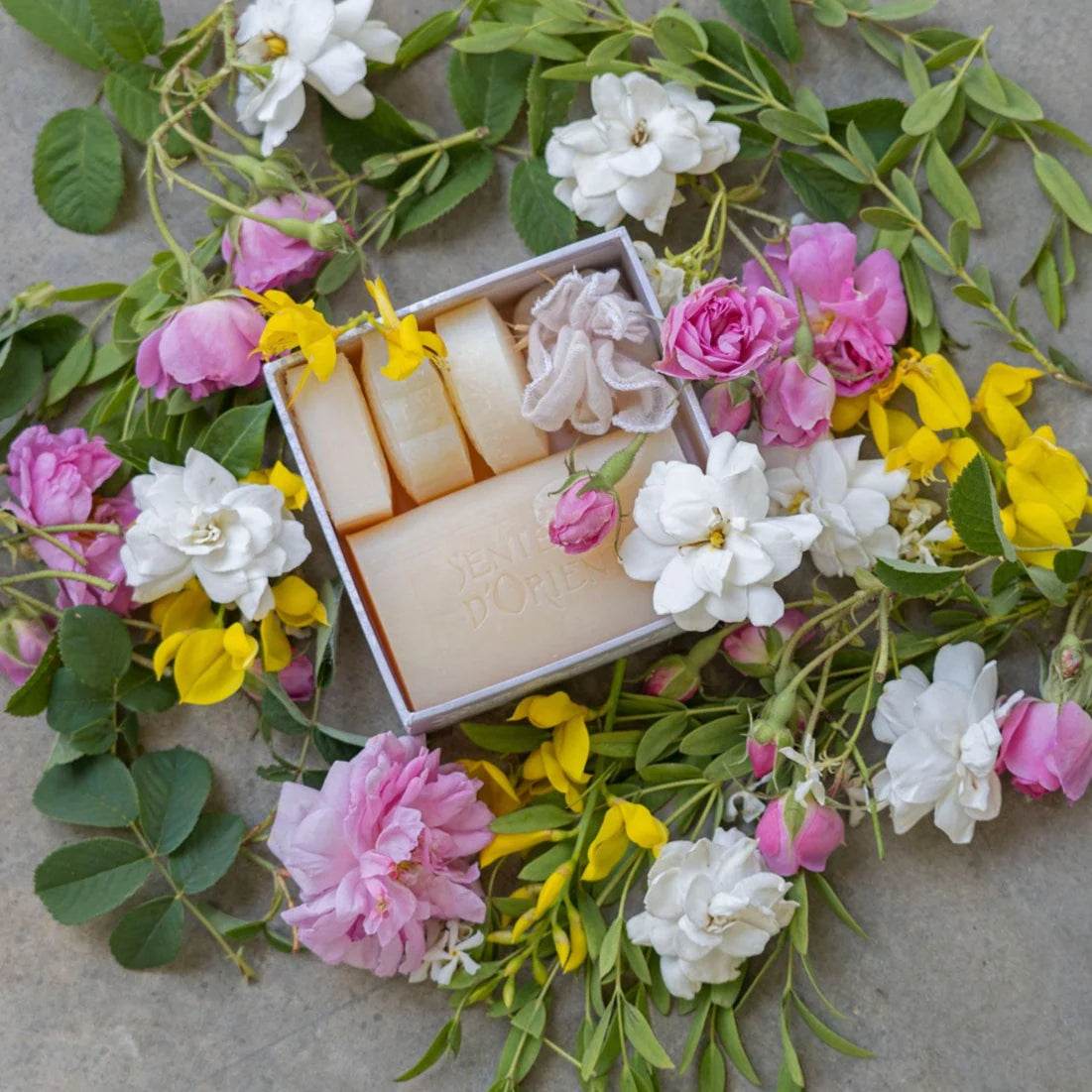 Flower Gaze Gift Box - Urban Home